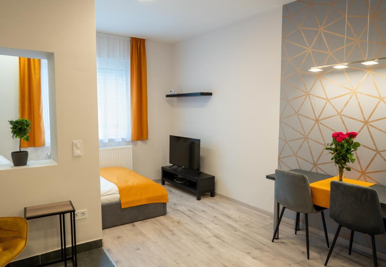 Var Apartman Eger Bagian luar foto