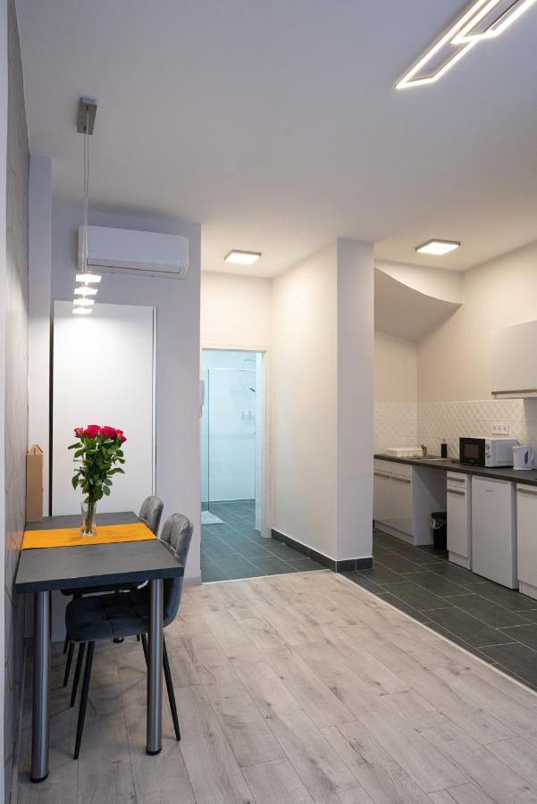 Var Apartman Eger Bagian luar foto
